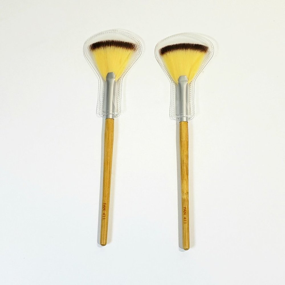 Cala Makeup Fan Brush - Bamboo Handle